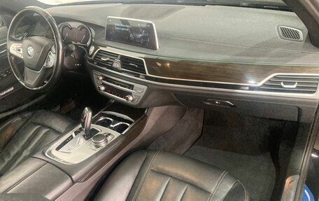 BMW 7 серия, 2017 год, 3 650 000 рублей, 15 фотография