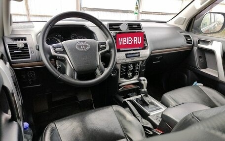 Toyota Land Cruiser Prado 150 рестайлинг 2, 2018 год, 3 997 000 рублей, 8 фотография