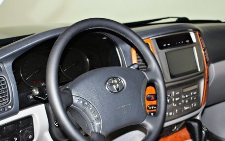Toyota Land Cruiser 100 рестайлинг 2, 2005 год, 1 955 000 рублей, 11 фотография