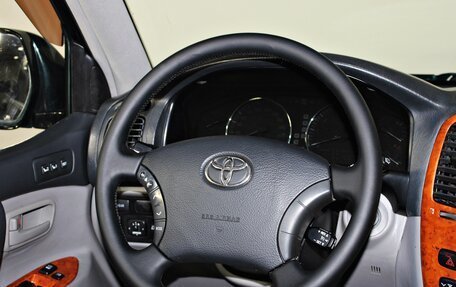 Toyota Land Cruiser 100 рестайлинг 2, 2005 год, 1 955 000 рублей, 13 фотография