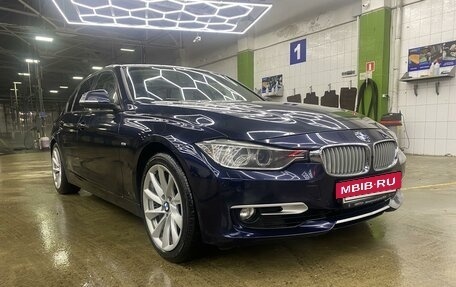 BMW 3 серия, 2011 год, 1 900 000 рублей, 2 фотография