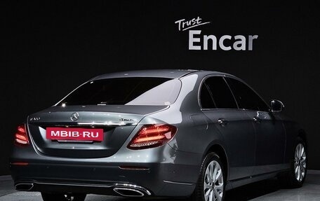 Mercedes-Benz E-Класс, 2020 год, 3 860 000 рублей, 4 фотография