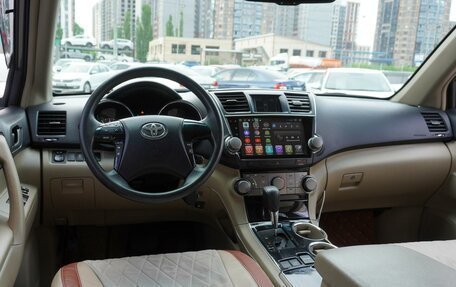 Toyota Highlander III, 2010 год, 2 289 000 рублей, 6 фотография