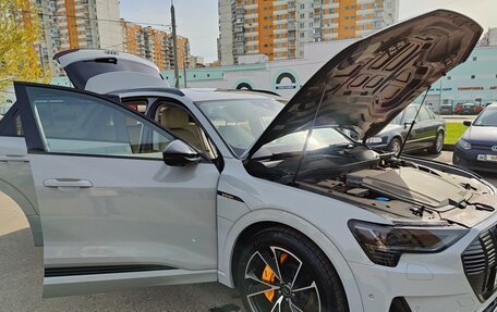 Audi e-tron I, 2019 год, 6 200 000 рублей, 24 фотография