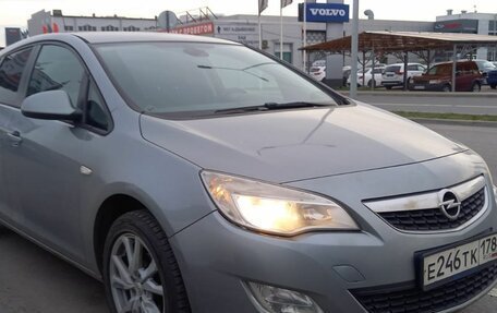 Opel Astra J, 2011 год, 842 000 рублей, 1 фотография