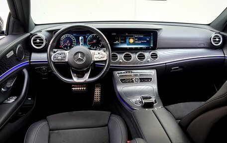 Mercedes-Benz E-Класс, 2019 год, 3 990 000 рублей, 8 фотография