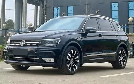 Volkswagen Tiguan II, 2021 год, 2 390 000 рублей, 1 фотография