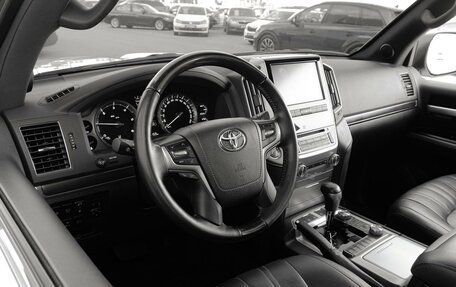 Toyota Land Cruiser 200, 2018 год, 10 999 999 рублей, 12 фотография