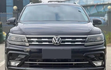 Volkswagen Tiguan II, 2021 год, 2 390 000 рублей, 2 фотография
