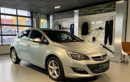Opel Astra J, 2012 год, 800 000 рублей, 2 фотография