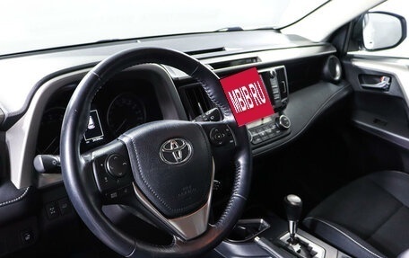 Toyota RAV4, 2017 год, 3 170 000 рублей, 9 фотография