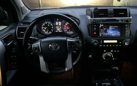 Toyota Land Cruiser Prado 150 рестайлинг 2, 2013 год, 4 050 000 рублей, 33 фотография
