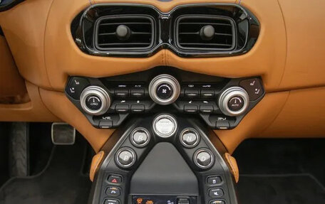 Aston Martin V8 Vantage IV, 2021 год, 20 000 000 рублей, 9 фотография