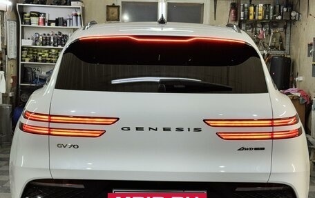Genesis GV70, 2021 год, 8 700 000 рублей, 3 фотография