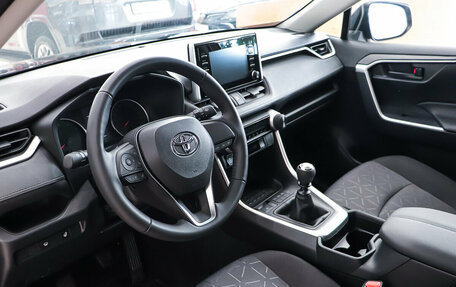 Toyota RAV4, 2023 год, 4 920 000 рублей, 10 фотография