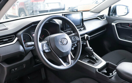 Toyota RAV4, 2023 год, 4 920 000 рублей, 8 фотография