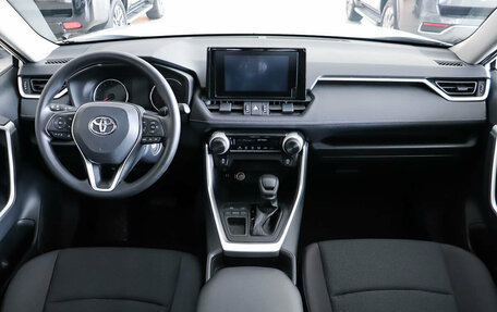 Toyota RAV4, 2023 год, 4 920 000 рублей, 10 фотография