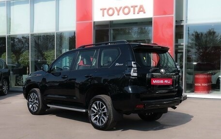 Toyota Land Cruiser Prado 150 рестайлинг 2, 2023 год, 8 490 000 рублей, 5 фотография