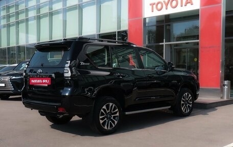 Toyota Land Cruiser Prado 150 рестайлинг 2, 2023 год, 8 490 000 рублей, 28 фотография