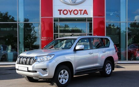 Toyota Land Cruiser Prado 150 рестайлинг 2, 2022 год, 9 500 000 рублей, 7 фотография