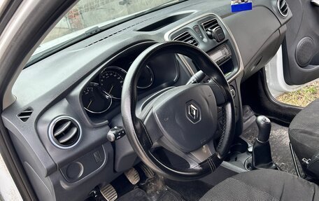 Renault Logan II, 2017 год, 600 000 рублей, 4 фотография