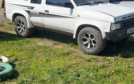 Nissan Terrano II рестайлинг, 1993 год, 310 000 рублей, 3 фотография