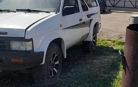 Nissan Terrano II рестайлинг, 1993 год, 310 000 рублей, 2 фотография