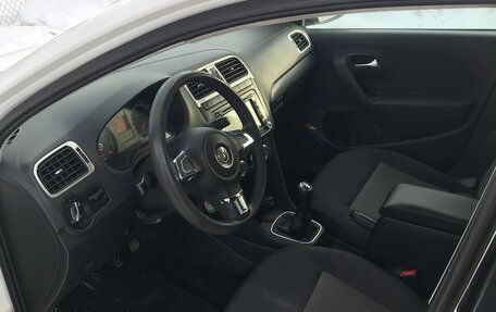 Volkswagen Polo VI (EU Market), 2011 год, 700 000 рублей, 17 фотография