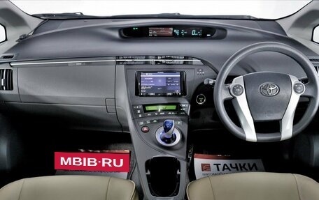 Toyota Prius, 2011 год, 1 475 000 рублей, 7 фотография