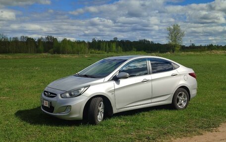 Hyundai Solaris II рестайлинг, 2012 год, 950 000 рублей, 1 фотография