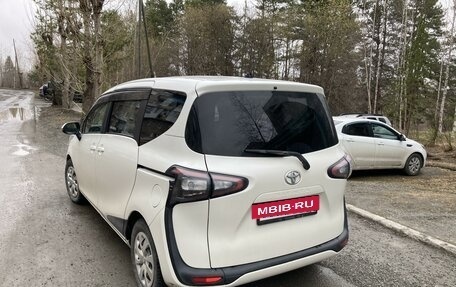 Toyota Sienta II, 2018 год, 1 750 000 рублей, 3 фотография