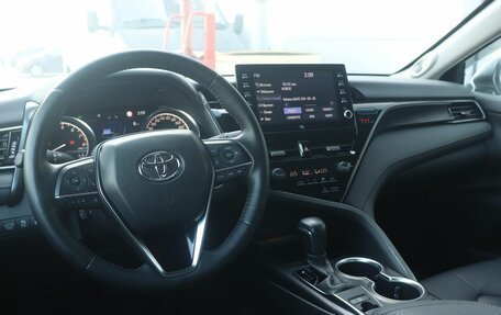 Toyota Camry, 2021 год, 3 850 000 рублей, 5 фотография