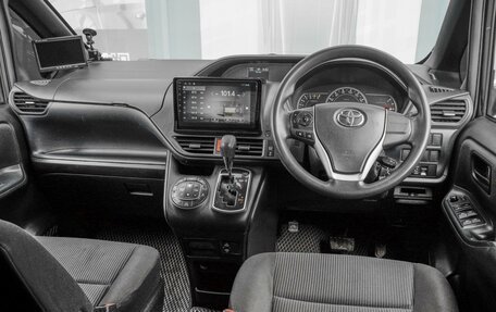 Toyota Voxy III, 2014 год, 1 919 000 рублей, 6 фотография