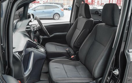 Toyota Voxy III, 2014 год, 1 919 000 рублей, 8 фотография