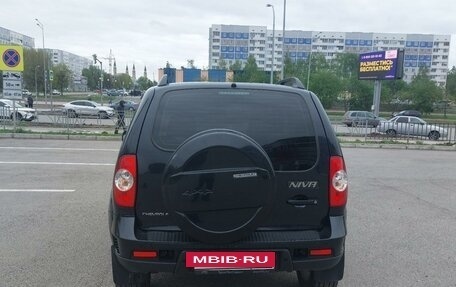 Chevrolet Niva I рестайлинг, 2017 год, 920 000 рублей, 5 фотография