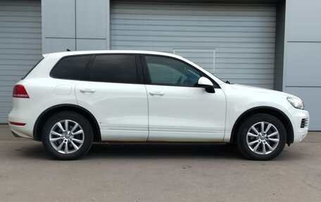 Volkswagen Touareg III, 2011 год, 1 987 000 рублей, 3 фотография