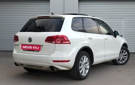 Volkswagen Touareg III, 2011 год, 1 987 000 рублей, 2 фотография