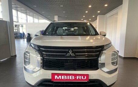 Mitsubishi Outlander, 2023 год, 3 980 000 рублей, 8 фотография