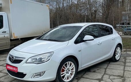 Opel Astra J, 2011 год, 750 000 рублей, 1 фотография