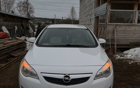 Opel Astra J, 2011 год, 680 000 рублей, 1 фотография