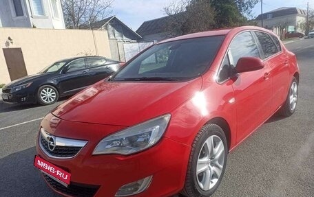 Opel Astra J, 2011 год, 680 000 рублей, 1 фотография