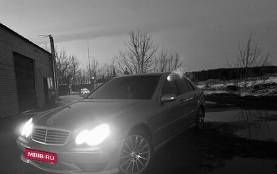 Mercedes-Benz C-Класс, 2004 год, 740 000 рублей, 1 фотография