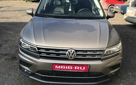 Volkswagen Tiguan II, 2019 год, 2 700 000 рублей, 1 фотография