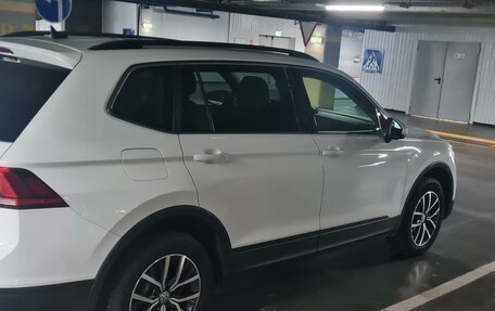 Volkswagen Tiguan II, 2019 год, 2 600 000 рублей, 4 фотография