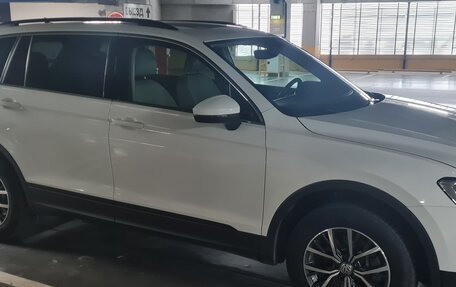 Volkswagen Tiguan II, 2019 год, 2 600 000 рублей, 3 фотография