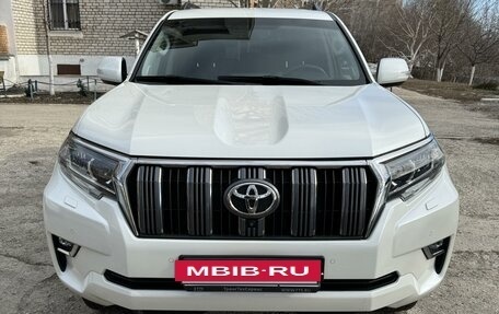 Toyota Land Cruiser Prado 150 рестайлинг 2, 2018 год, 5 700 000 рублей, 3 фотография