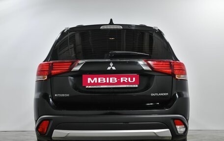 Mitsubishi Outlander III рестайлинг 3, 2018 год, 2 149 000 рублей, 5 фотография