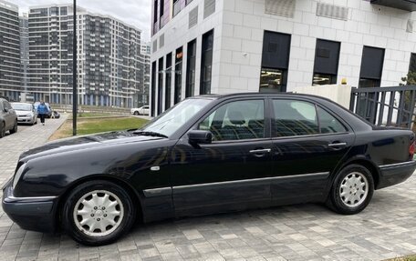 Mercedes-Benz E-Класс, 1997 год, 450 000 рублей, 3 фотография
