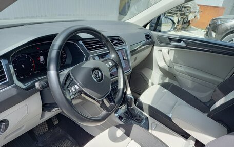 Volkswagen Tiguan II, 2017 год, 2 400 000 рублей, 2 фотография