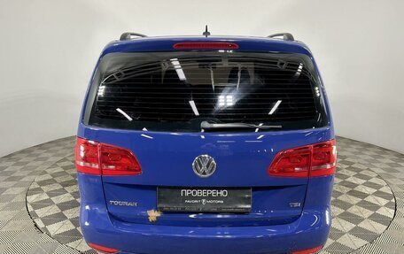 Volkswagen Touran III, 2011 год, 855 000 рублей, 3 фотография